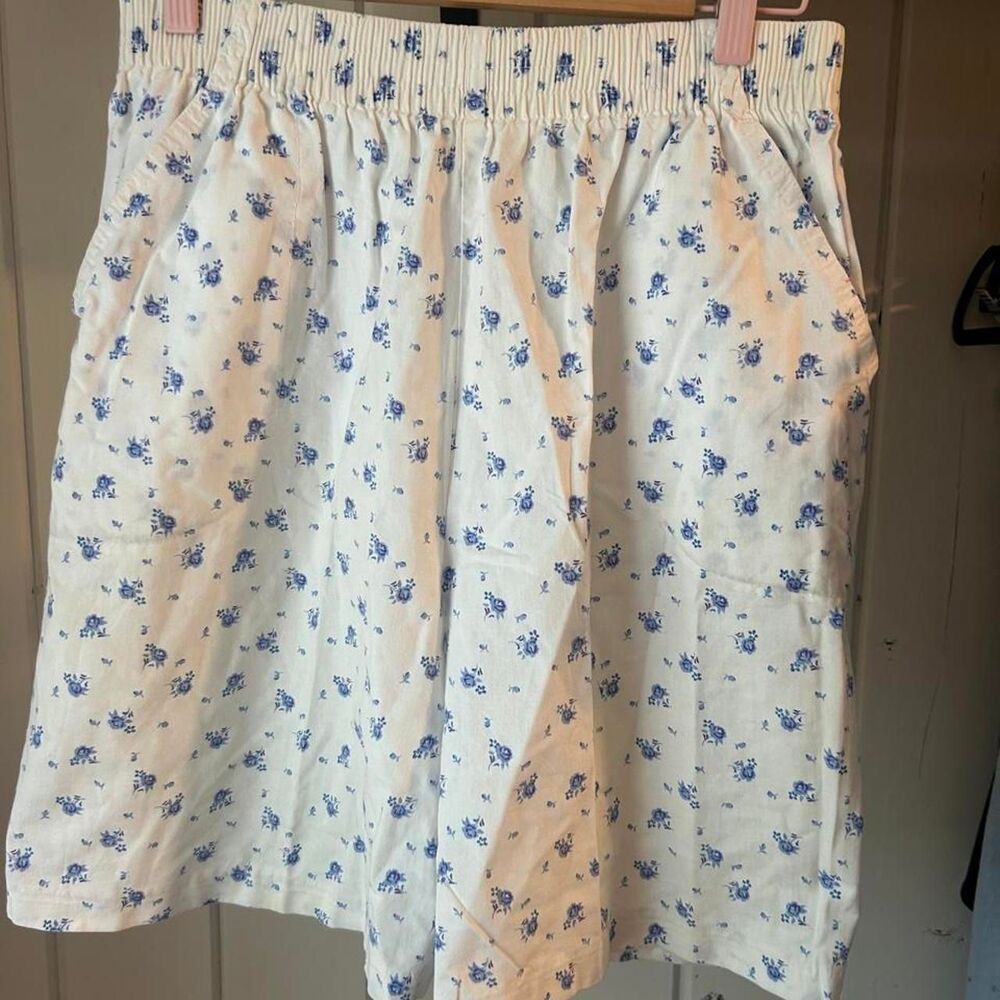 Vintage Cottage Core / 90s Butter Mom Cotton Bermuda floral print shorts
